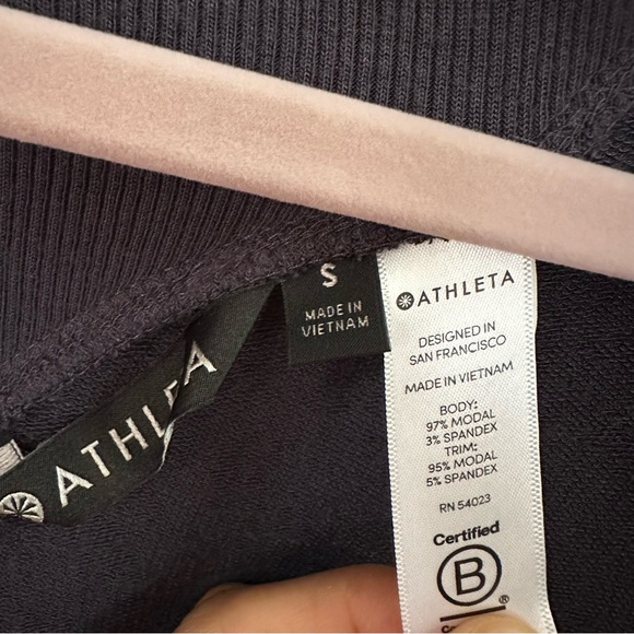 Athleta Nirvana Wear Two Ways Wrap size small - Picture 8 of 9